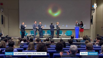 Espace : la première photo d'un trou noir révélée au monde entier