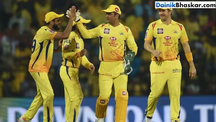 बैग पर रखा सिर जमीन पर ही सो गए एमएस धोनी