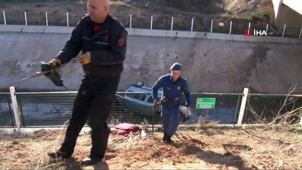 Otomobil Köprüden Uçtu 2 Yaralı