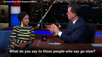 Video herunterladen: Ilhan Omar Fires Back At Critics: 'We Are Not There To Be Quiet... We Are There To Make Good Trouble'