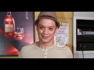 Bamboo sings "The Christmas Song (Merry Christmas To You)"