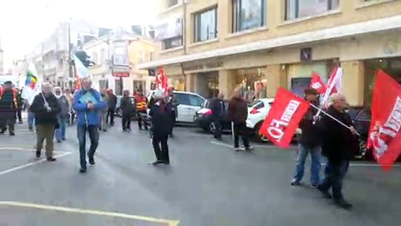 Le cortège a défilé de la place de la République jusqu'à la préfecture de l'Indre à Châteauroux