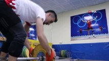 İşsiz şampiyon- 2013’te dünya şampiyonu, Avrupa Halter Şampiyonası’nda da Avrupa 3’üncüsü olan Milli Halterci Muammer Şahin, evinin geçimini sağlamak için iş arıyor