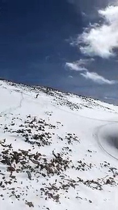 Rater un saut à Skis avec style... La tête dans la neige !