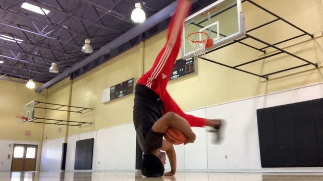 Marquer un panier de Basket en breakdance sur la tête !