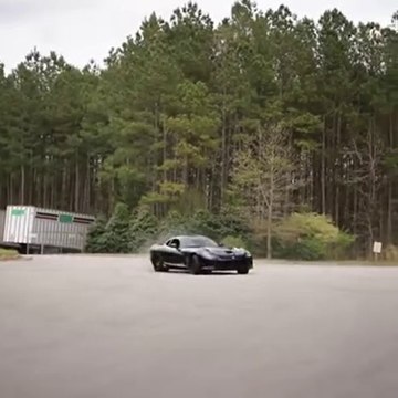 VÍDEO: Un poco de drift salvaje al volante de un Dodge Viper
