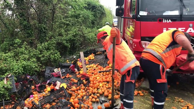 SAKARYA - TEMİZ GÖRÜNTÜ) TEM’de 3’ü tır 5 araç birbirine girdi, kilometrelerce kuyruk oluştu