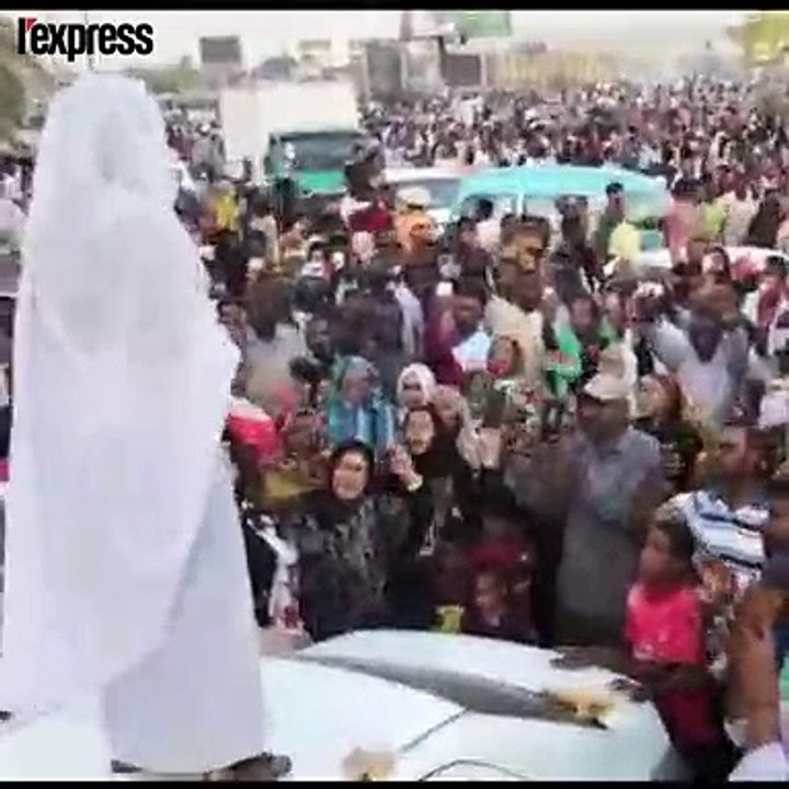 Une jeune Soudanaise vêtue de blanc devient la nouvelle icône de la contestation