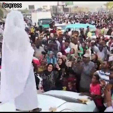 Une jeune Soudanaise vêtue de blanc devient la nouvelle icône de la contestation