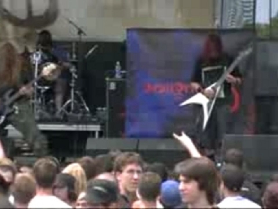 Devildriver - Hold Back The Day (Live)