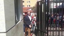 Report TV - Lobimi në SHBA / Momenti kur Gazment Bardhi mbërrin në Prokurorinë e Tiranës