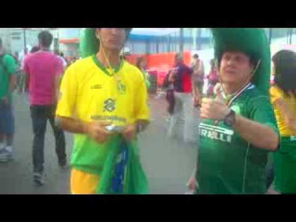 Torcida brasiliana prima di Italia-Brasile del volley