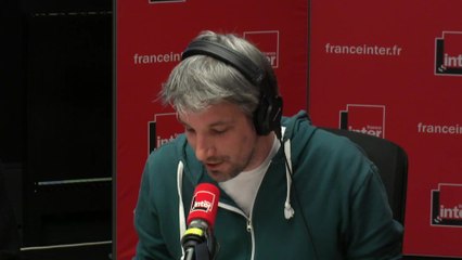 Angela et Theresa, les parapluies de Bruxelles - Le Sketch avec Lydie Salvaire