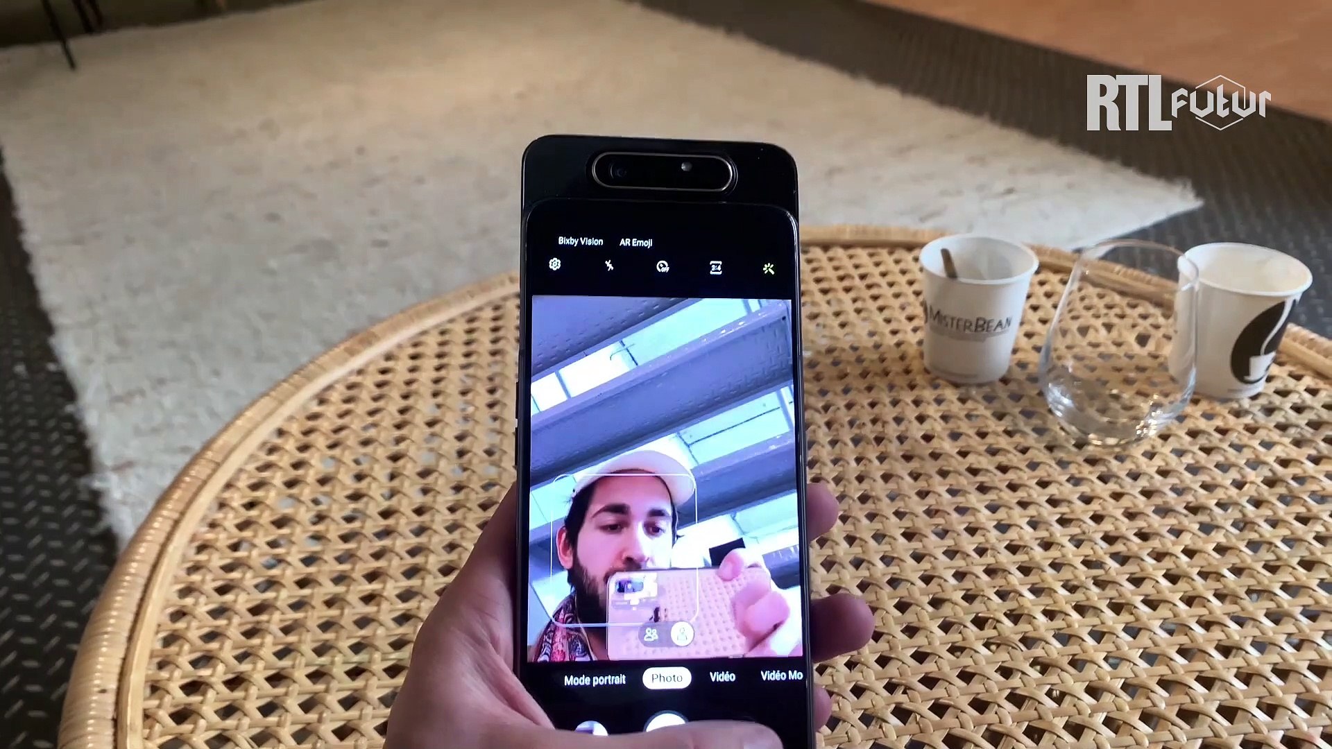 Samsung A80, un smartphone à triple caméra rotative coulissante - Vidéo  Dailymotion