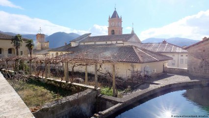 مركز تدريب لجيل شعبوي أوروبي متطرف ضد الإسلام والهجرة