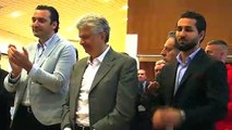 FC Martigues: les images de l'arrivée du nouveau partenaire Vartan Sirmakès