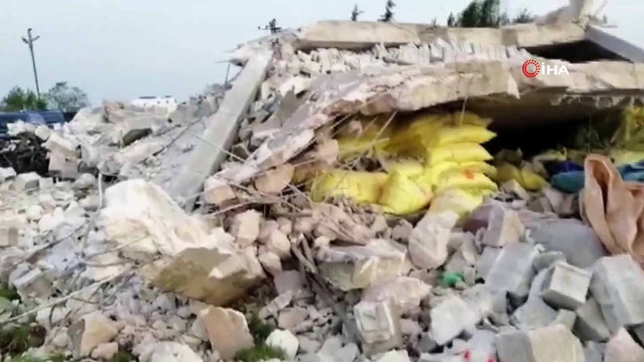 Tadilat halindeki ev çöktü: 1 ölü, 2 yaralı