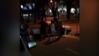 Vídeos mostram motorista depredando o próprio carro após apreensão