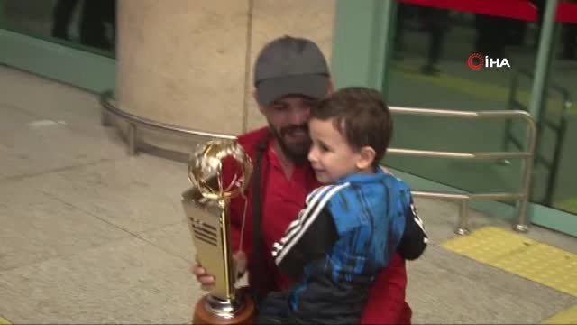 Şampiyon Güreş Takımı Ankara'ya Döndü