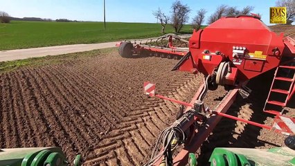 Agriculture in the Baltic sea - and 36-row beet sowing - wheeled tractor, John Deere 9520 and the Horsch Maestro |