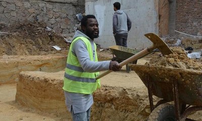 Futbola niyet, inşaata kısmet