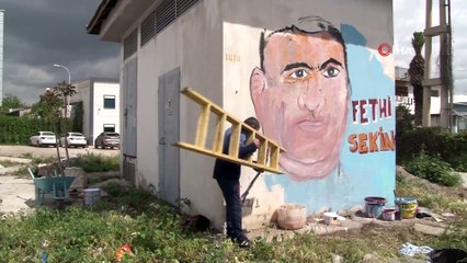 Kontrol edemediği kaslarına rağmen kahraman şehit Fethi Sekin’i çiziyor