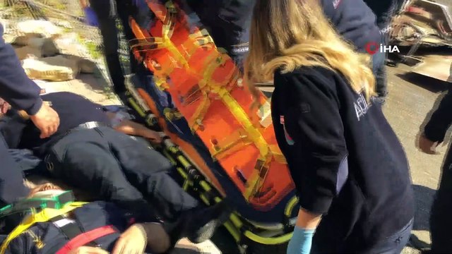 İtfaiye aracı devrildi: 2 itfaiye eri yaralı