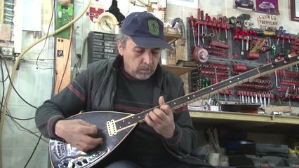 İzmir Oto Tamircisinin Bağlama Tutkusu