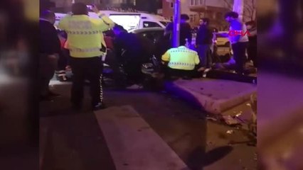 Kayseri'de 2 Otomobil Çarpıştı 1 Ölü, 8 Yaralı