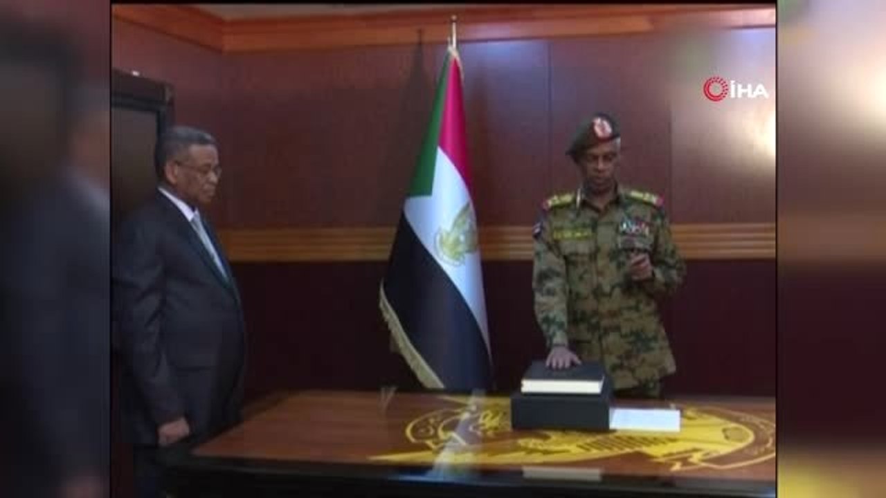 Sudan'da Askeri Geçiş Konseyi Başkanı Göreve Başladı