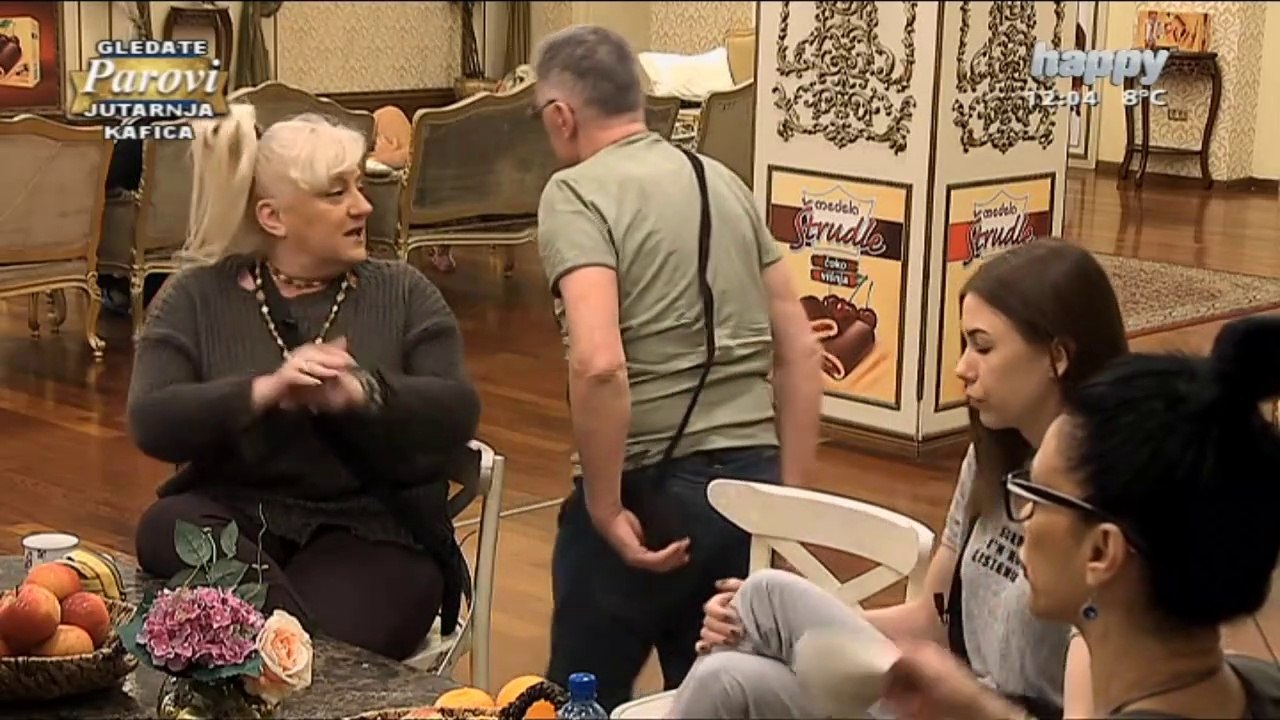 EVO KAKO SE POŽGAJ I MILIJANA SPRDAJU SA MILOJKOM NJEMU IZA LEĐA: Bolesni starac otišao do toaleta a njegova izabranica i bivši političar očijukali o njemu pred milionskim auditorijumom!