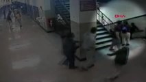 Dha Dış - Polisler, Kız Öğrenciyi Merdivenden Sürükleyip, Darp Etti