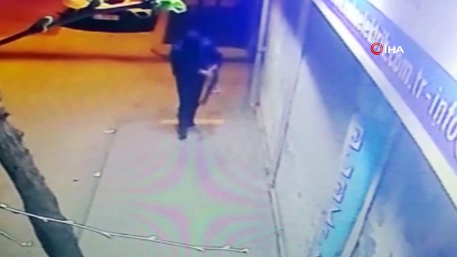 Serbest kaldıktan iki gün sonra tekrar soygun yaptı...O anlar kamerada