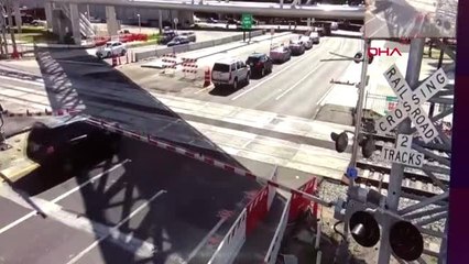 Dha Dış ? Hemzemin Geçitte Kararsız Kalan Sürücü Ölümden Döndü