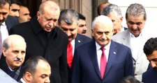 Cumhurbaşkanı Erdoğan Cuma Namazını Binali Yıldırım ile Birlikte Kıldı