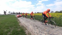 Greg Van Avermaet reconnait le parcours de Paris-Roubaix avec ses coéquipiers