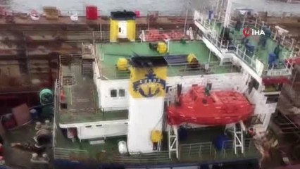 Tuzla'da Bir Tersanede Vincin Denize Devrildiği Anlar Kamerada