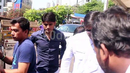 Vivek Oberoi Spotted at Siddhivinayak to Take Blessings For Movie PM Narendra Modi