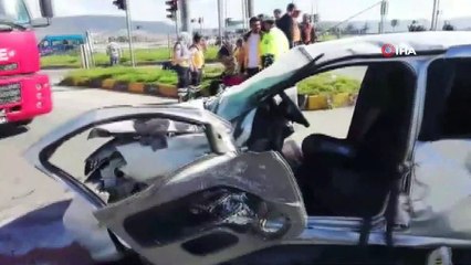 Ambulans ile otomobil çarpıştı: 1’i bebek 9 kişi yaralandı