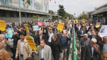 Miles de personas en Teherán se manifiestan en defensa de los Guardianes de la Revolución