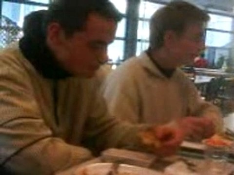 Seb & Max mangent une gauffre mdr