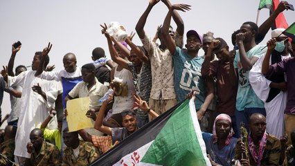 السودانيون لم يبرحوا الشارع رغم سقوط البشير