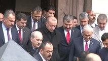 Cumhurbaşkanı Erdoğan, Cuma Namazını Binali Yıldırım ile Birlikte Kıldı