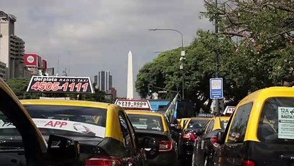 Taxistas argentinos acusan a Uber de "robar" su trabajo