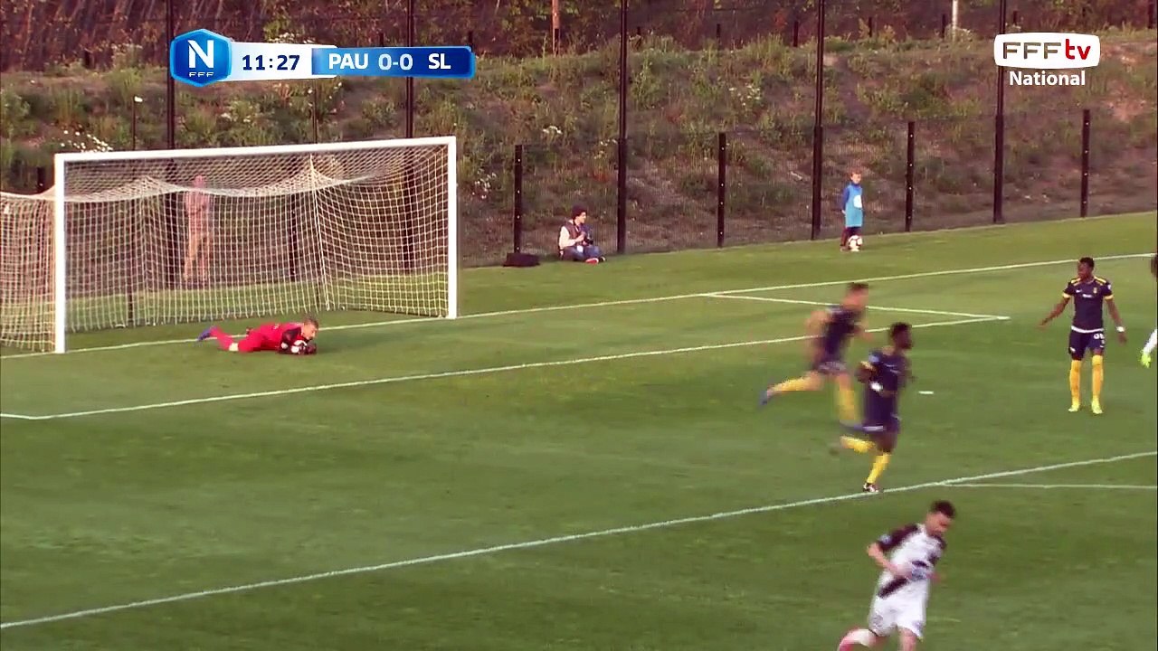 Le coup^franc de BOISGARD est directement dans les bras du gardien.