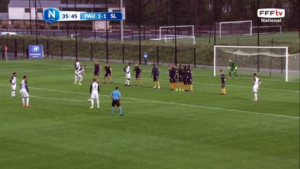 Coup franc renvoyé par le mur et la seconde chance passe à côté.