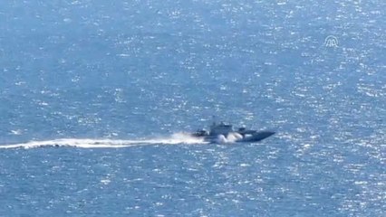 Sürat Teknesi ve Yatla Göçmen Kaçakçılığına Operasyon