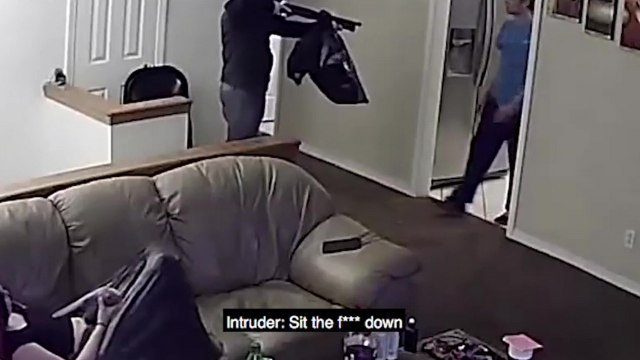 Un cambrioleur armé d'un fusil s'attaque à la mauvaise maison