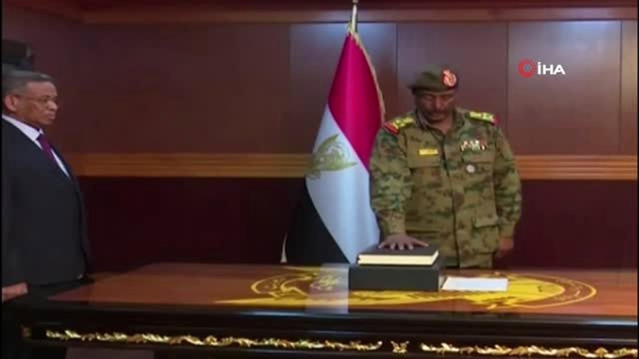 Sudan'da Askeri Geçiş Konseyi Başkanı Görevini Devralan Abdurrahman Yemin Etti