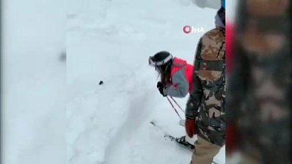 - Rusya'da Tarla Faresi Kar Üstünde Kayak Yaptı